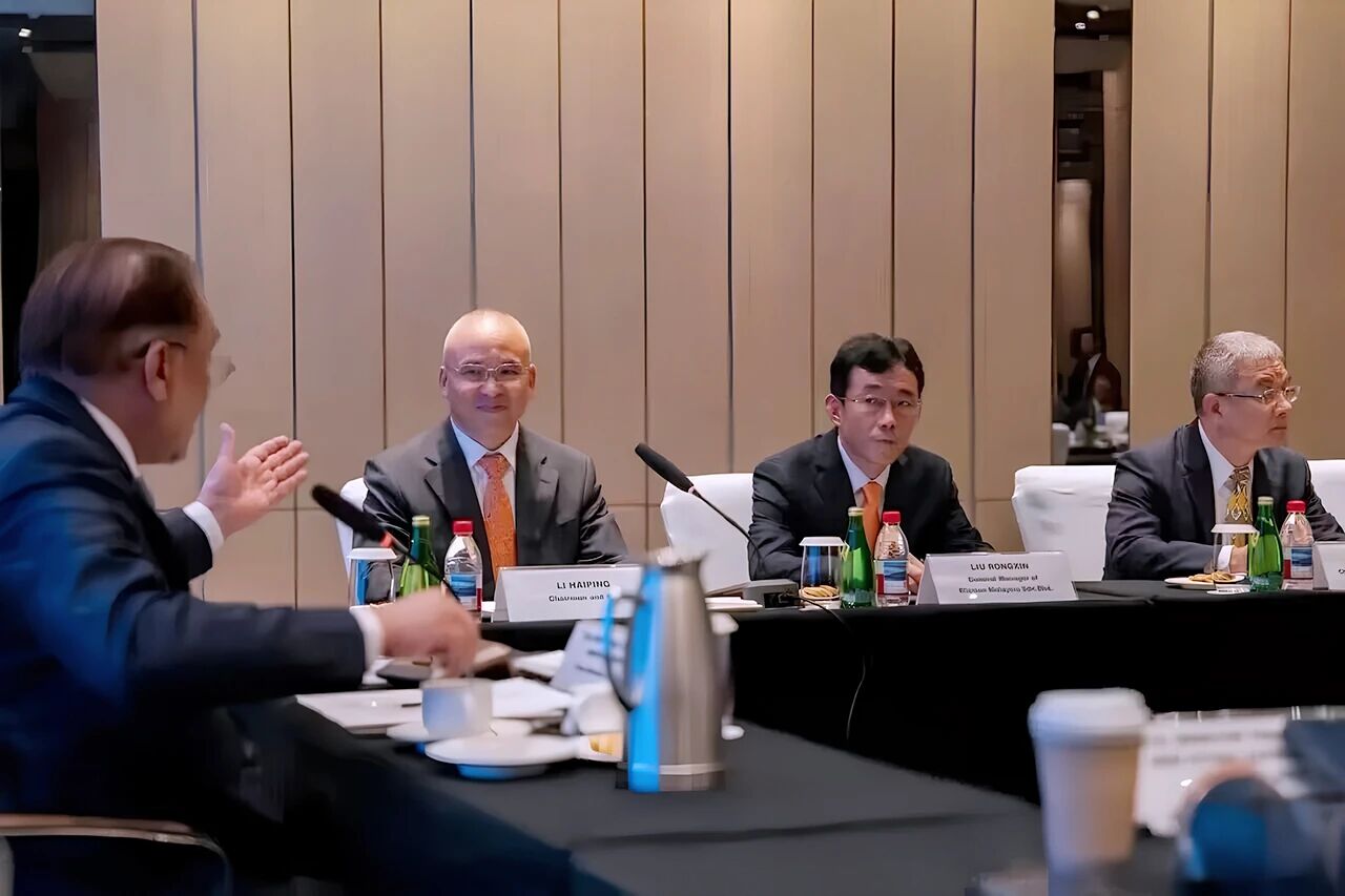 Malaysian Prime Minister Anwar Met with Rianlon-2.jpg