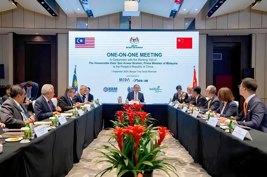 Malaysian Prime Minister Anwar Met with Rianlon-1.png